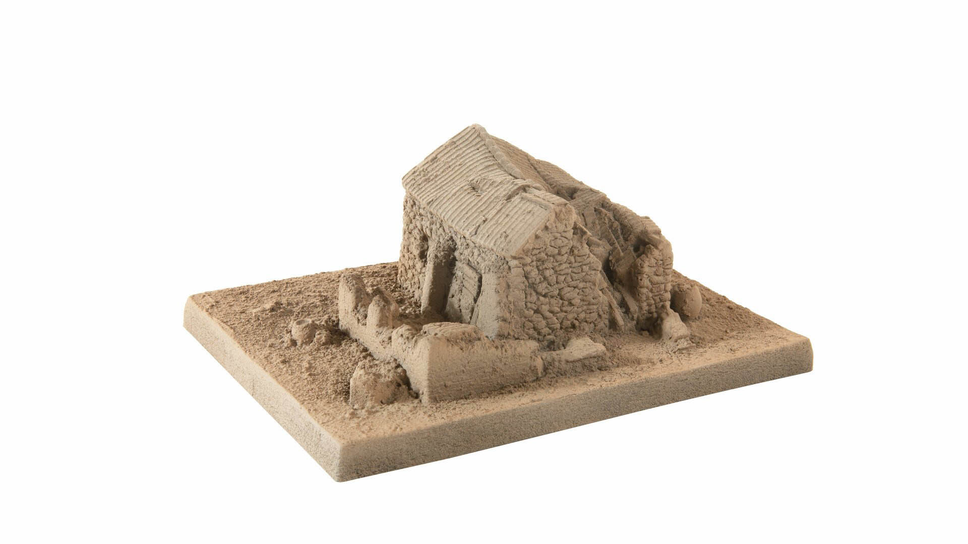 030-60761 - H0 - Vergessener Ort "Gebäuderuine"<br>16,5 x 12,1 cm, 6,5 cm hoch, Höhe Draht-Baum "Linde" 16 cm